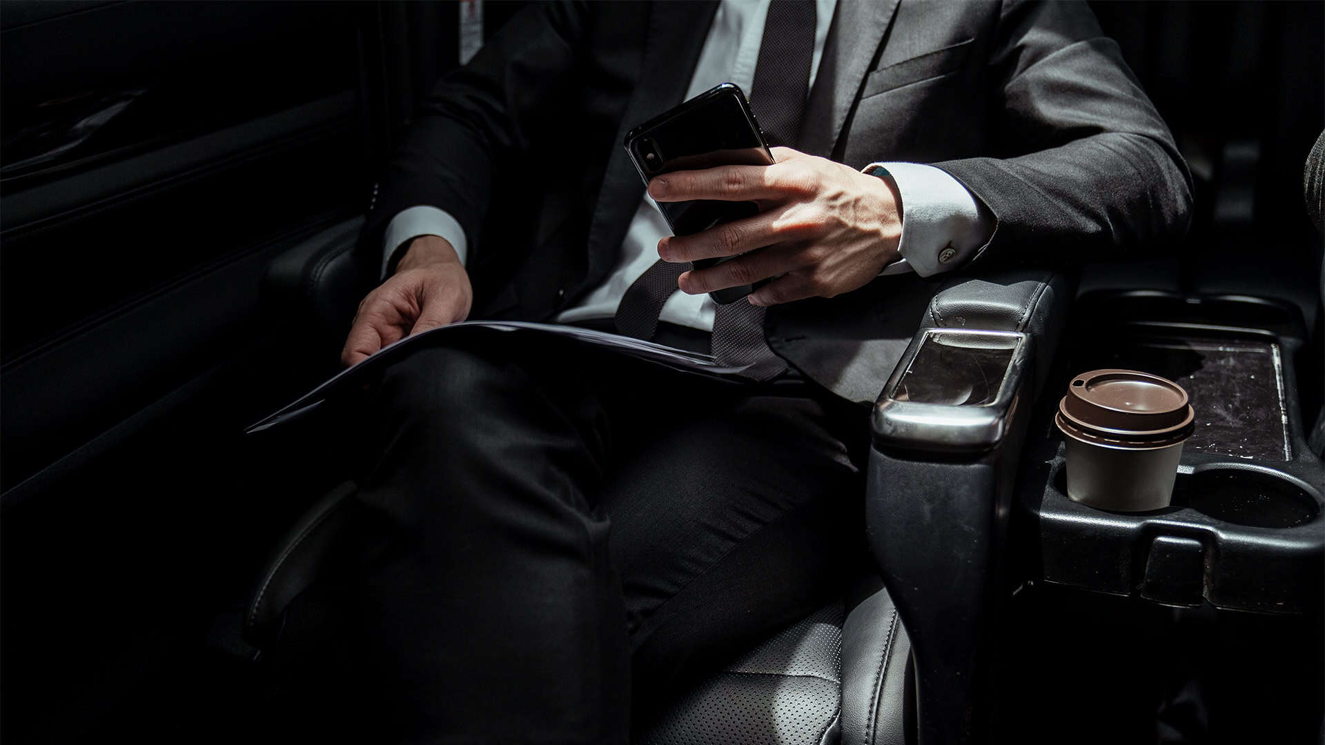 carleone-business-seat Luxury car rental Carleone limousine service in Bangkok Thailand, providing premium airport transportation for business travelers and tourists.