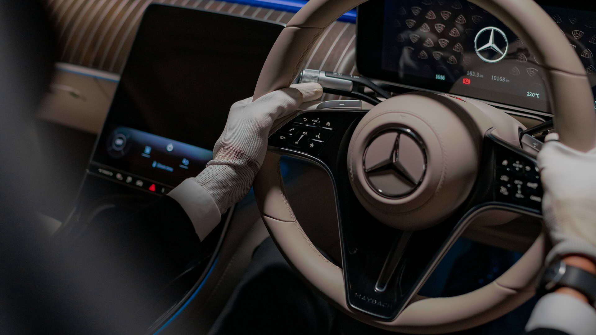 fasf31313 Luxury Mercedes-Benz interior showcasing Carleone's limousine service and car rental in Bangkok, Thailand, perfect for airport transfers and premium chauffeur services.